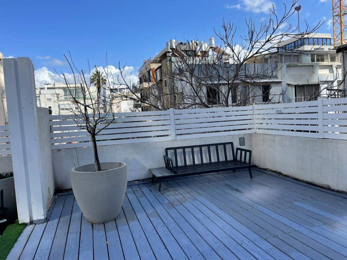 Appartement דירת סטודיו יפיפיה על גג ומרפסת שמש ברחוב הירקון à Tel-Aviv Extérieur photo