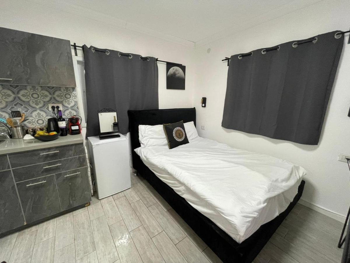 Appartement דירת סטודיו יפיפיה על גג ומרפסת שמש ברחוב הירקון à Tel-Aviv Extérieur photo